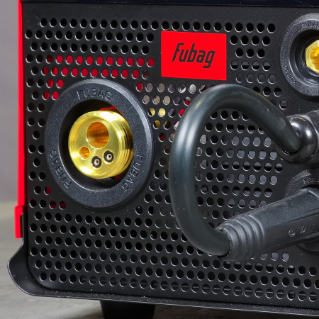 Сварочный полуавтомат FUBAG IRMIG 140 SYN LED с горелкой 150 А в комплекте в Тамбове фото